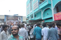 Pilla Nuvvu Leni Jeevitham Team Visits Vishwanath Theatre